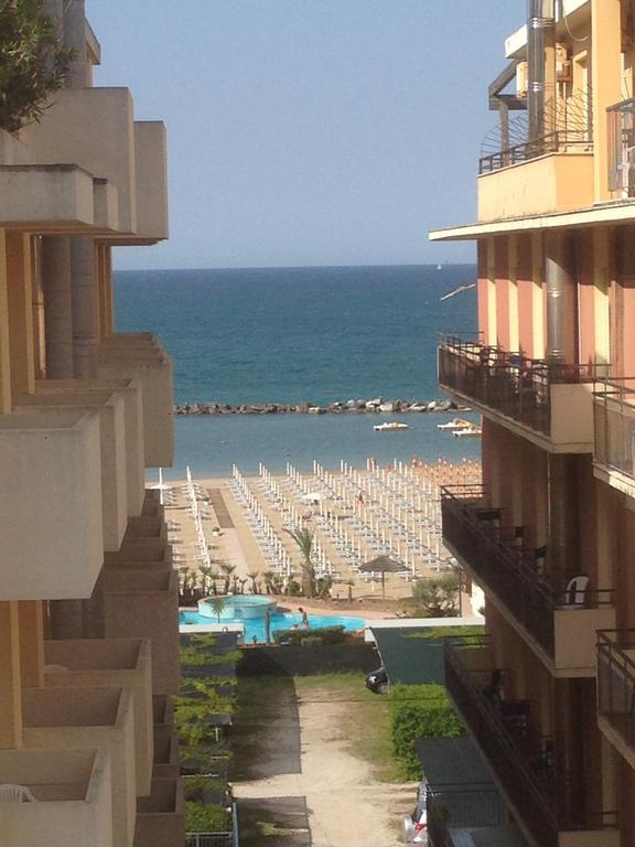 קאטוליקה Hotel Nautilus מראה חיצוני תמונה